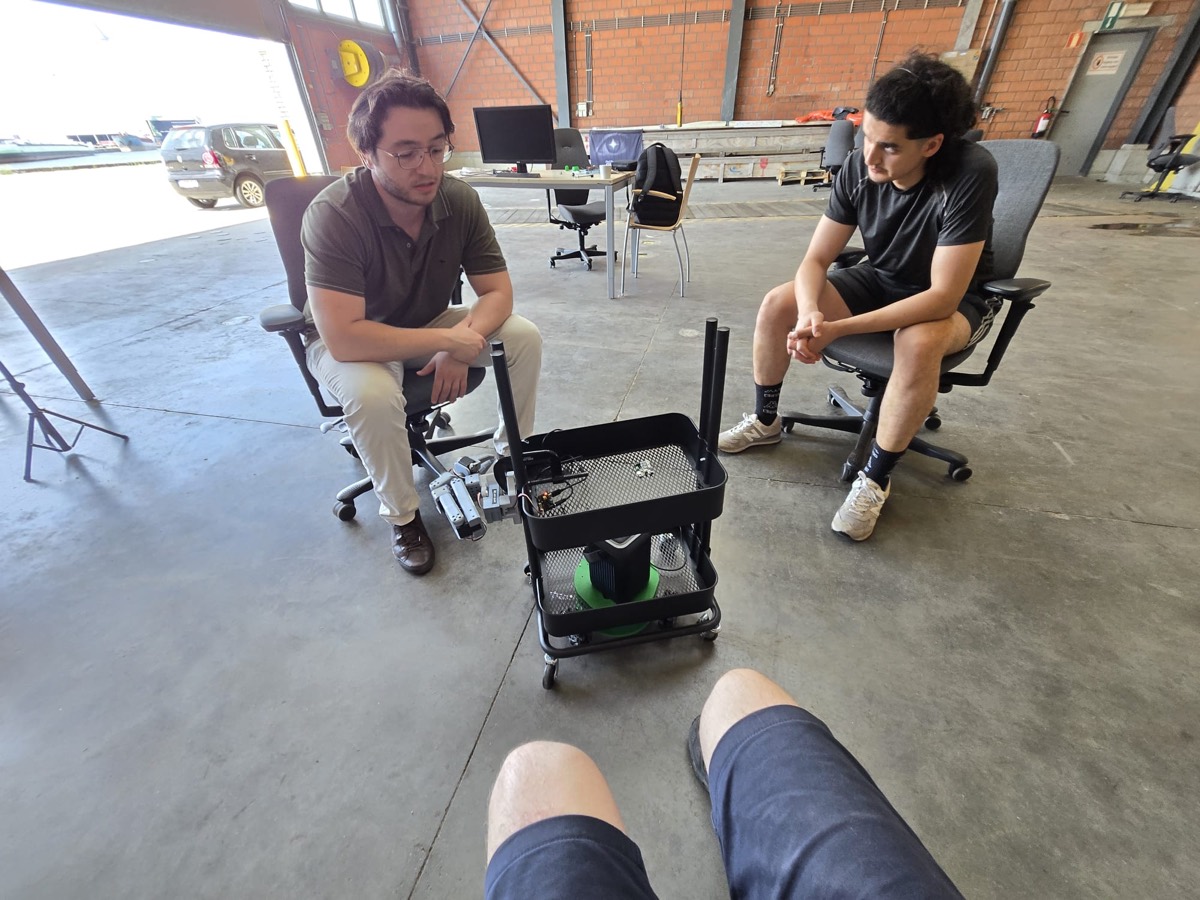 Working session around the robot cart